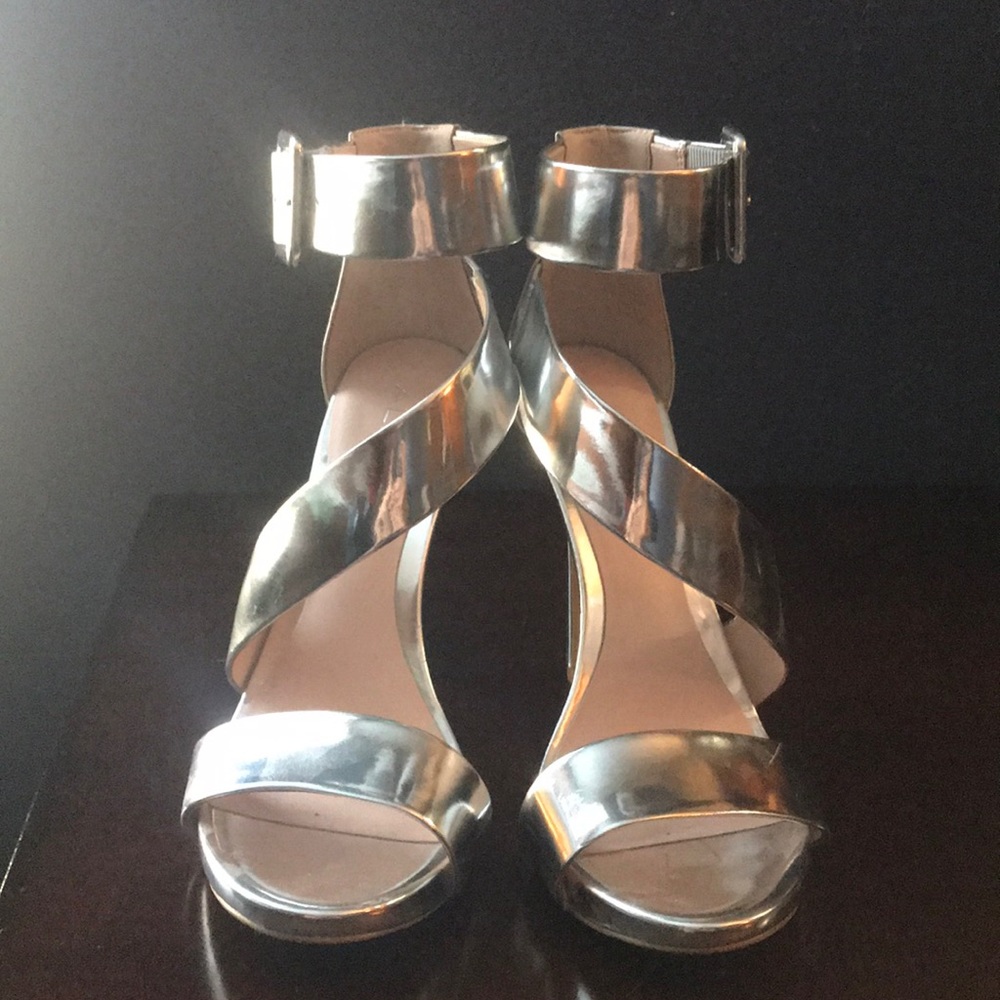 Silver high heels 👠
